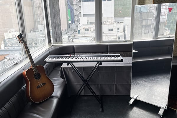 大きな鏡のあるレッスンスタジオ 大きな鏡のあるレッスンスタジオ